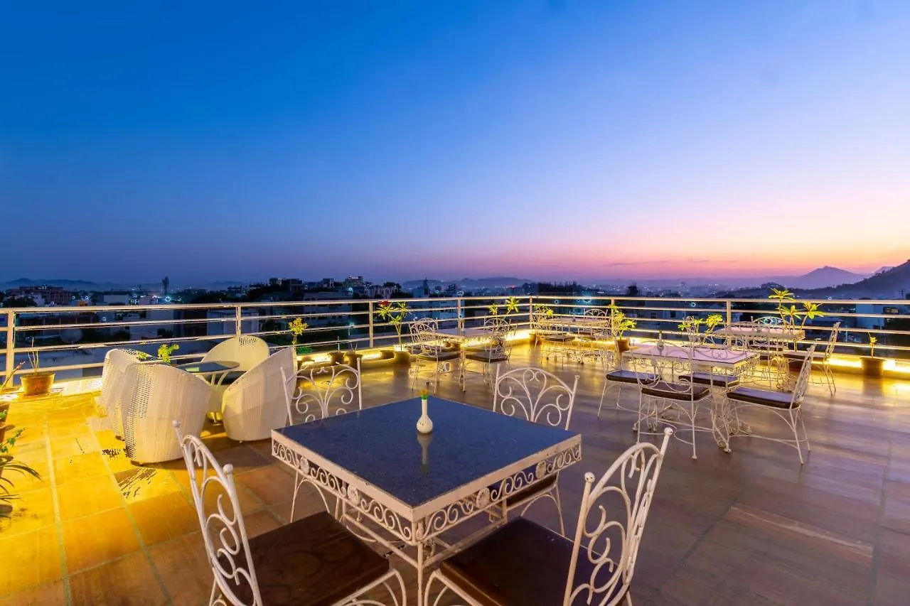 Hotel The Celebration By Amod Best Hotel & Rooftop 우다이푸르 3*,